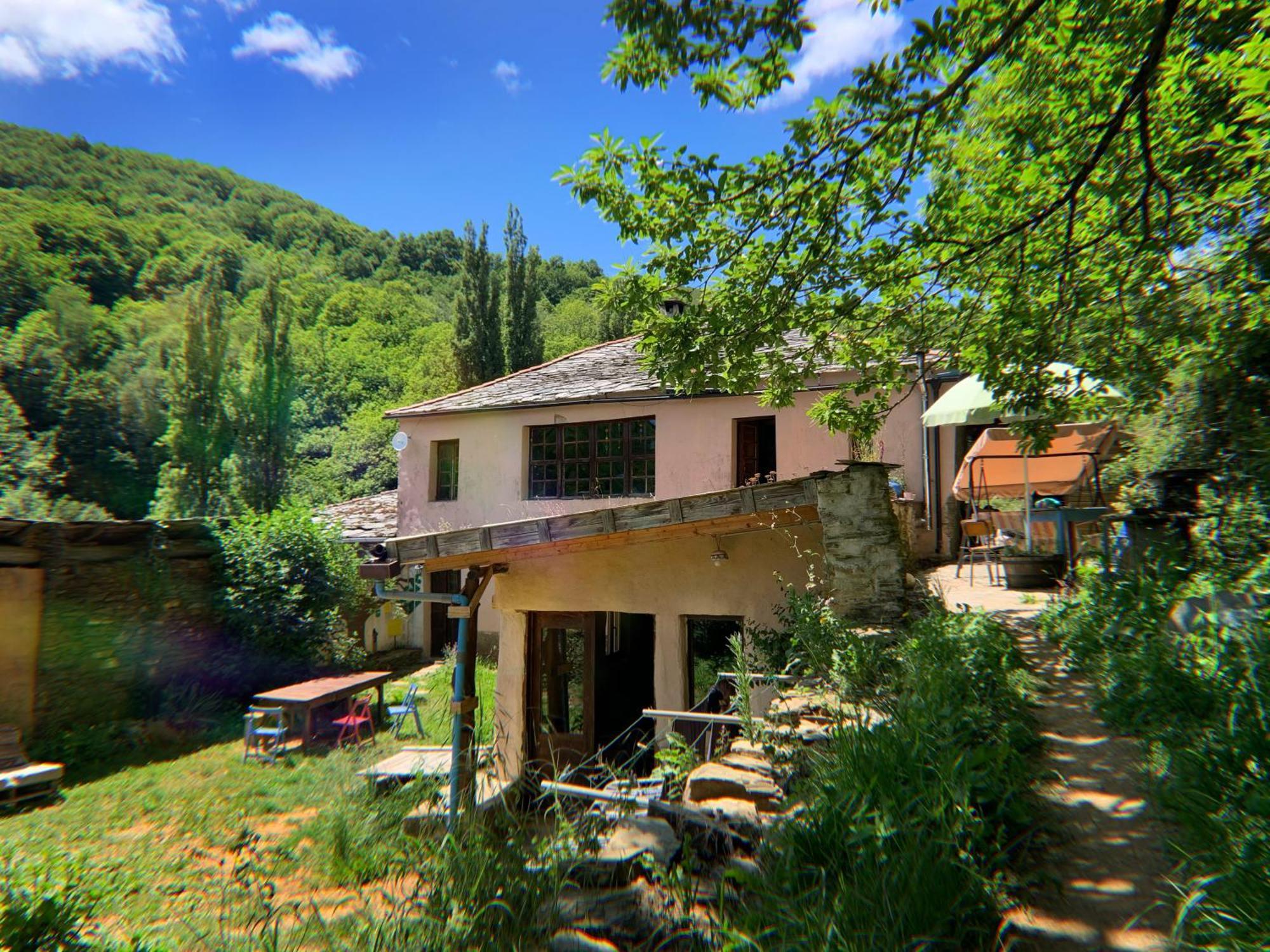 Albergue Eco El Beso - Vegano Treacastela Exterior photo